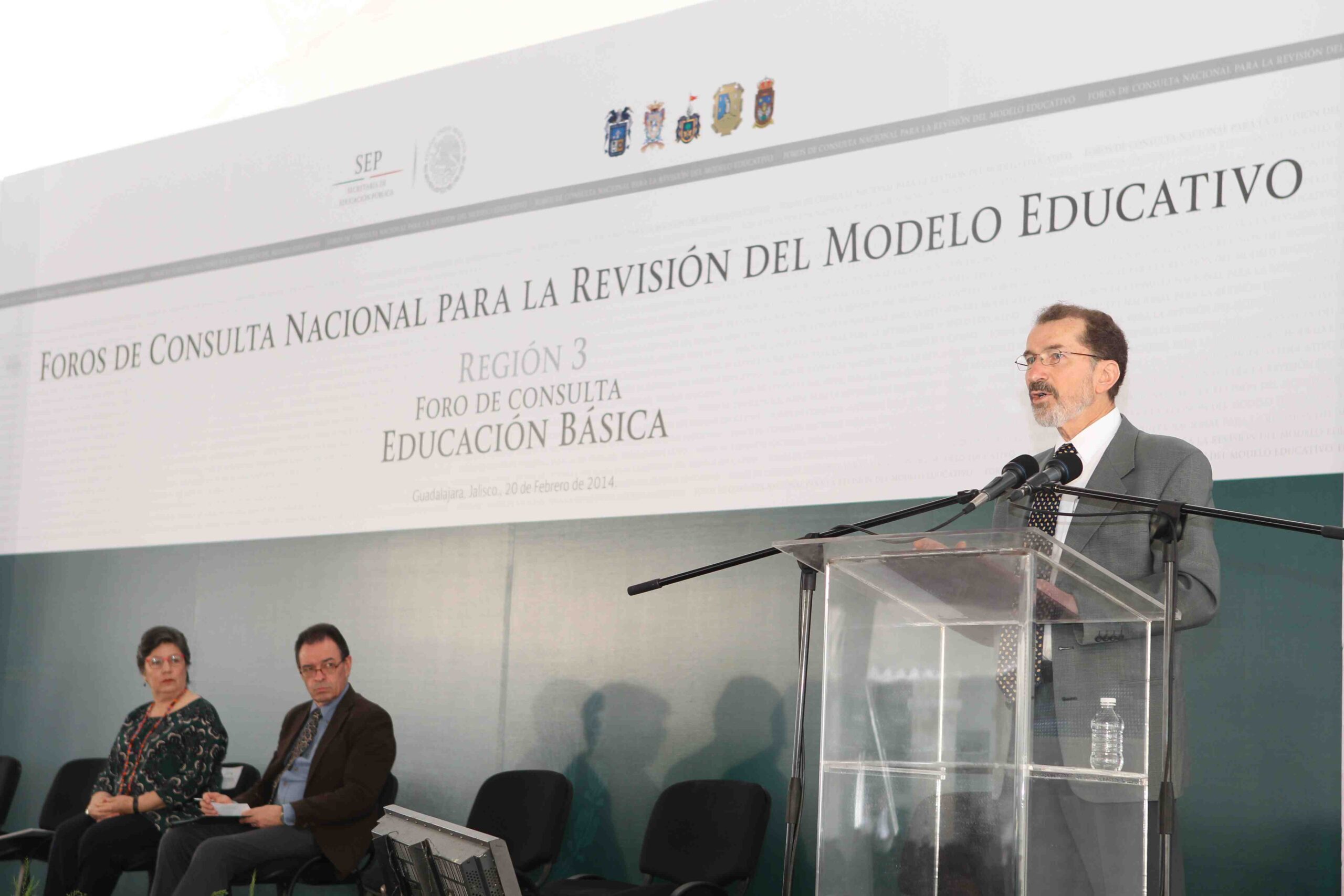 Urgen a concretar el derecho a la educación universal