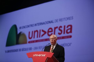 Dr. Jose Narro Robles, Rector de la UNAM, participa de la ceremonia inagural y sesion plenaria durante el III Encuentro Internacional de Rectores en Rio de Janeiro