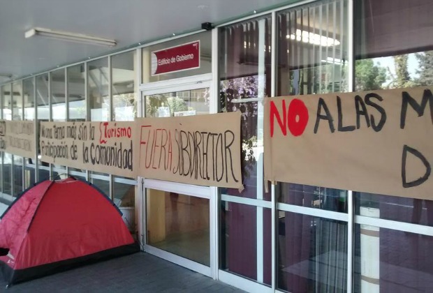 Estudiantes del IPN toman oficinas en Escuela de Turismo