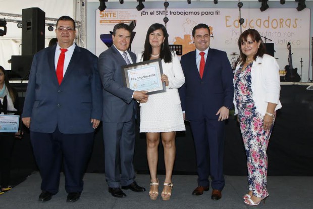 El SNTE y sus maestros están ‘alineados’ con México: Díaz de la Torre