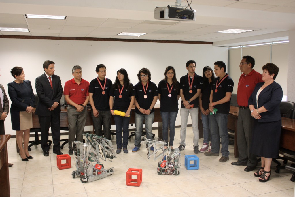 FOTO CAMPEONES DE ROBÓTICA DEL TEC