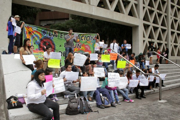 Se manifiesta Movimiento de Aspirantes Excluidos en la UAM