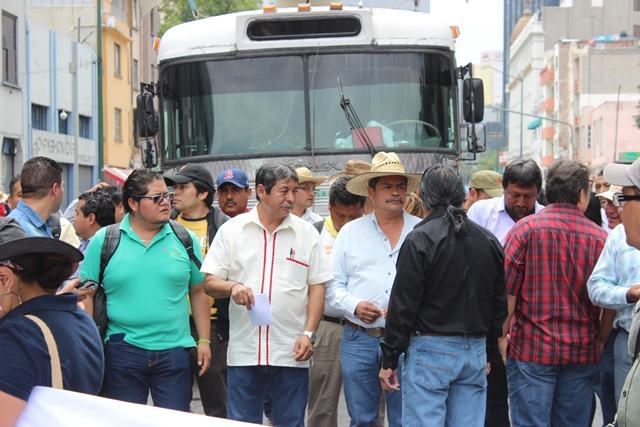 En el aire, negociación entre CNTE y Segob