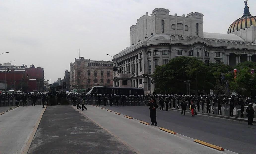 Continúa el avance de la marcha de la CNTE hacia el Zócalo