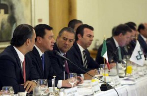 Osorio Chong con empresarios. Foto: Archivo