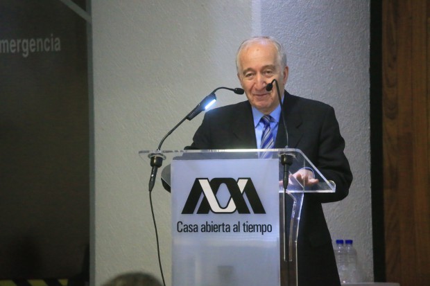 Bernardo Kliksberg Doctor Honoris Causa por la UAM