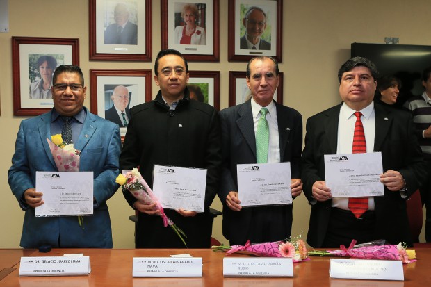 Entrega premios UAM-A a docentes y estudiantes