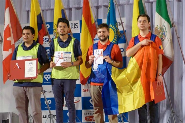 Politécnicos ganan segundo lugar en concurso internacional de lucha de robots