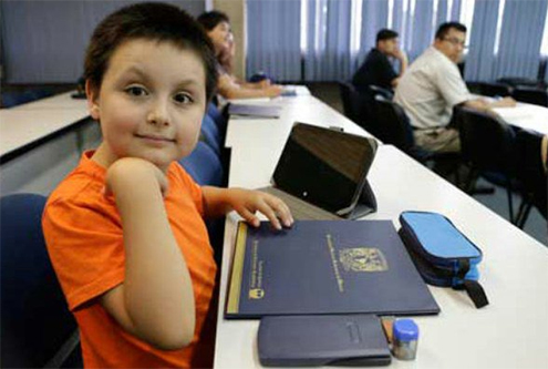 Niño de 9 años concluye diplomado en biología molecular en la UNAM