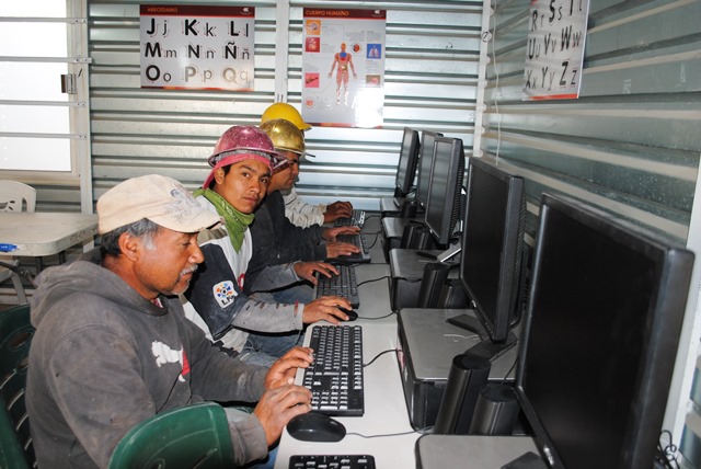 Impulsan egresados de Ibero jornadas educativas para trabajadores de la construcción