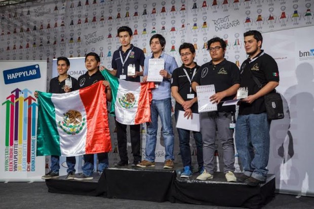Ganan politécnicos medallas en el Robotchallenge 2016