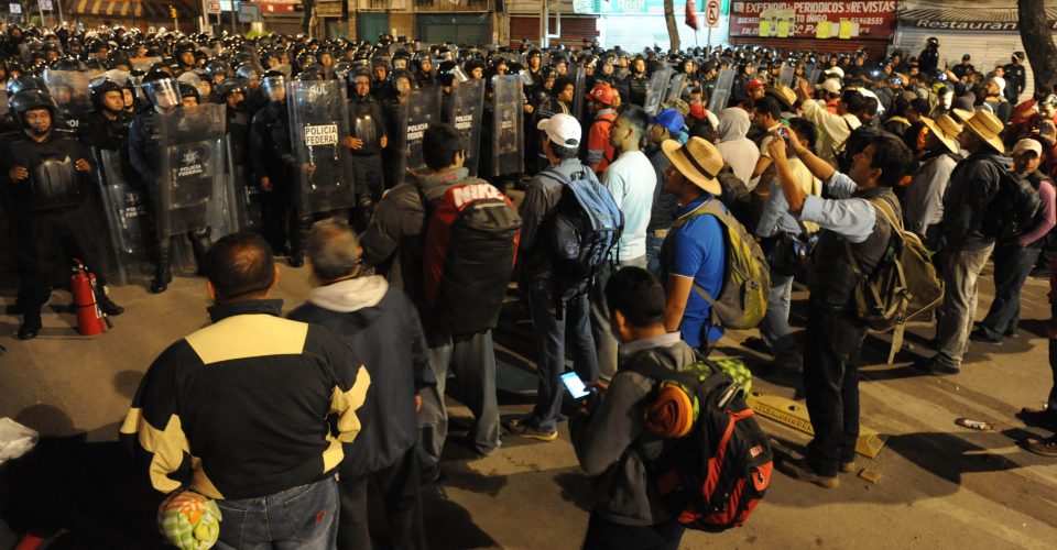 Desalojo_Maestros_Bucareli_11-e1464268563385-960x500