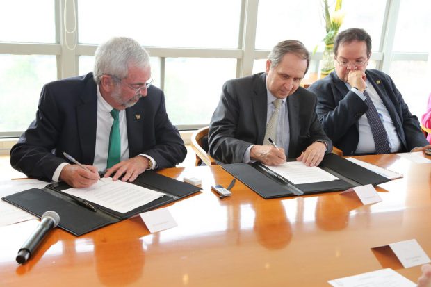 Firman convenio UNAM y Tec de Monterrey para colaborar en proyectos de energía, salud y TIC