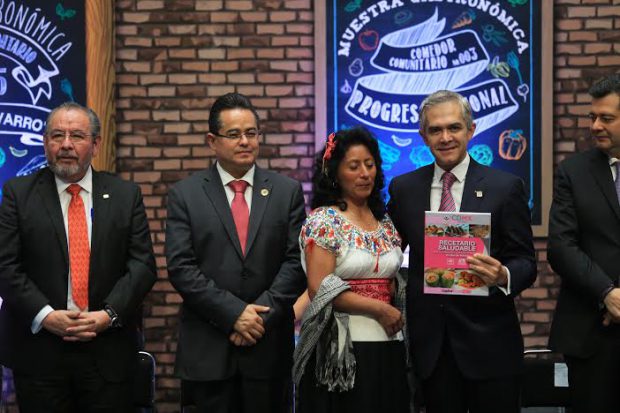 Universidad debe ocuparse de temas que afectan vida diaria: Vega y León