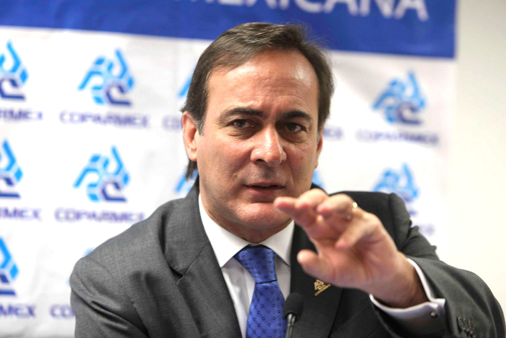 Exigen empresarios a gobierno, frenar a la CNTE