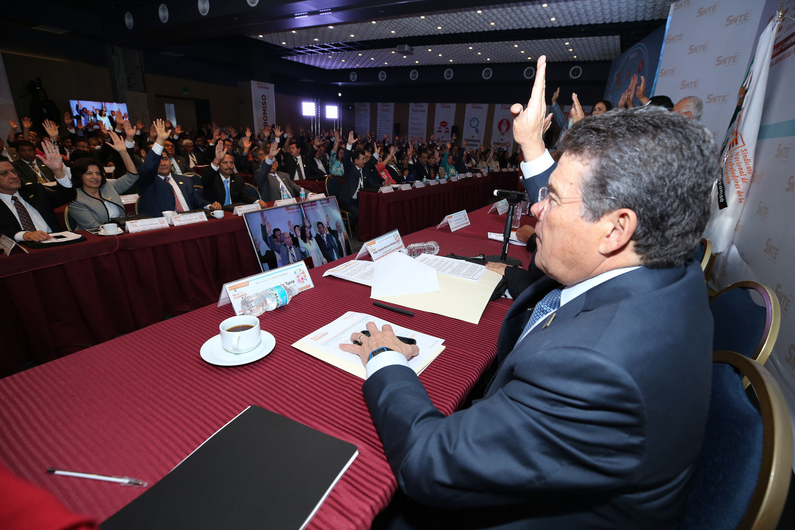 Acuerdan SEP y SNTE aumento de 3% al salario de docentes