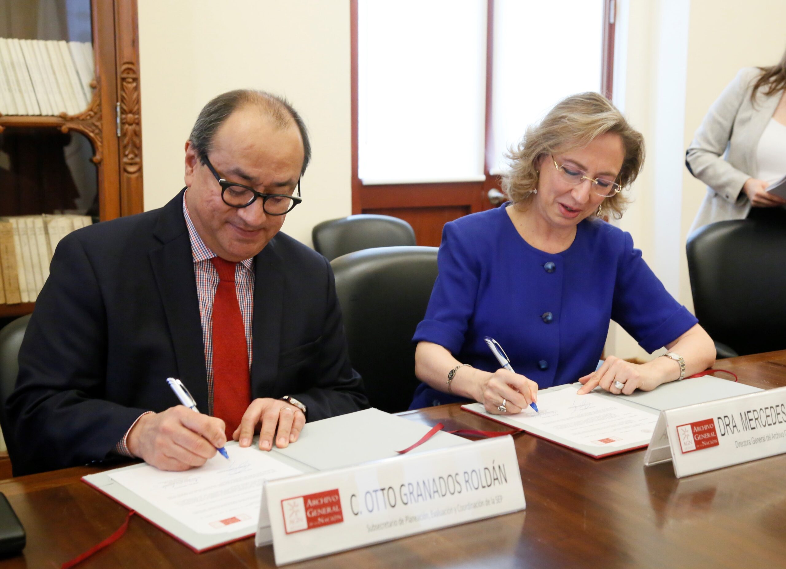 Entrega SEP al Archivo Histórico de la Nación archivos oficiales de Jesús Reyes Heroles