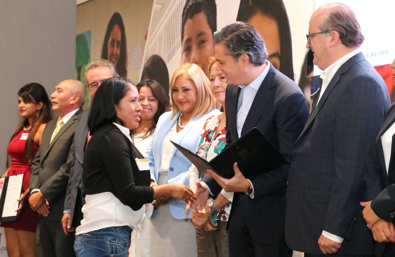 Destaca Nuño asignación de plazas por mérito