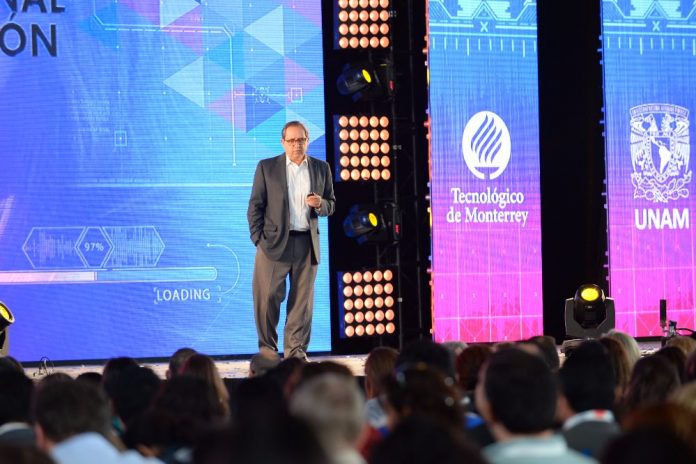 Pide rector del TEC mejorar sueldos de profesores en universidades