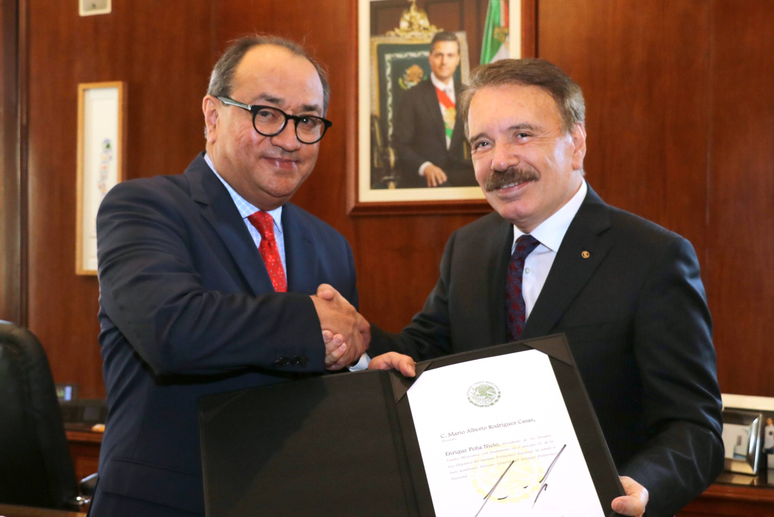 Entrega Granados Roldán nombramiento a Mario  Rodríguez Casas como director del IPN