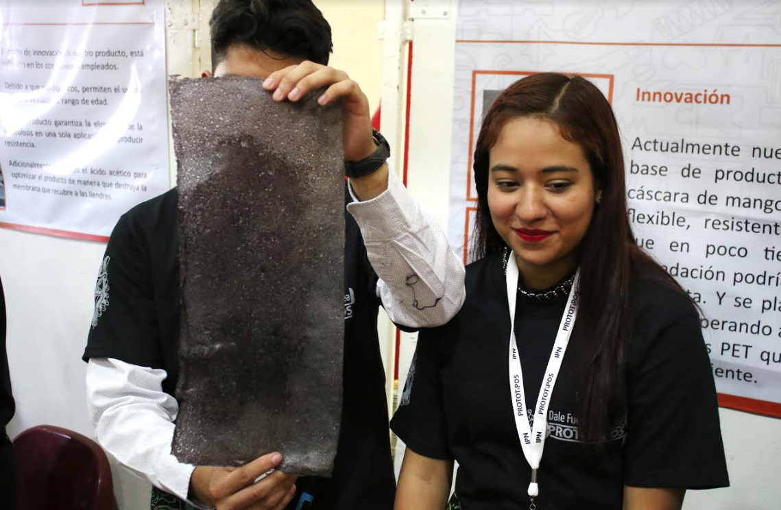 Con cáscaras de mango, estudiantes del IPN crean bioplástico