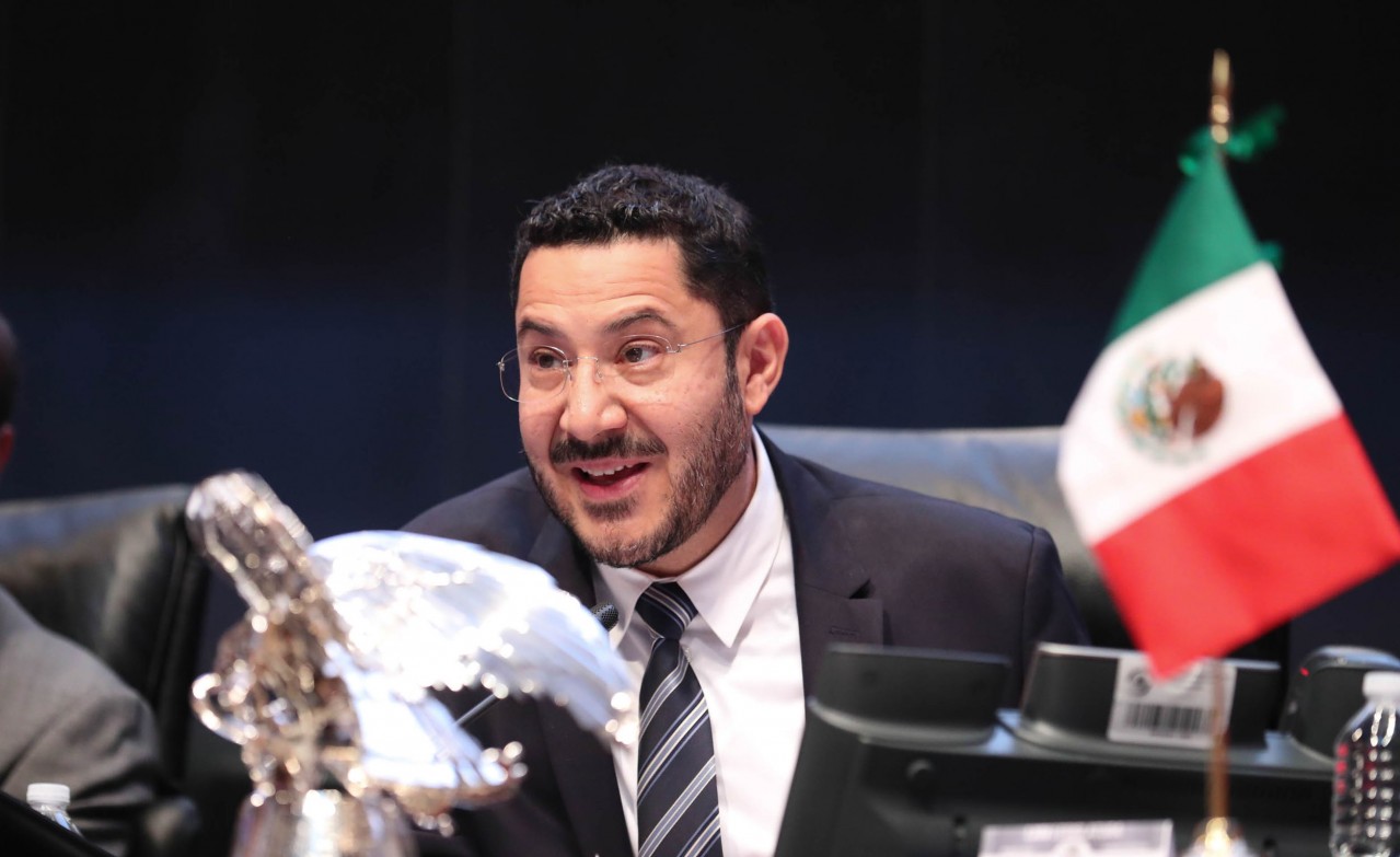 Va Martí Batres por desaparición del INEE