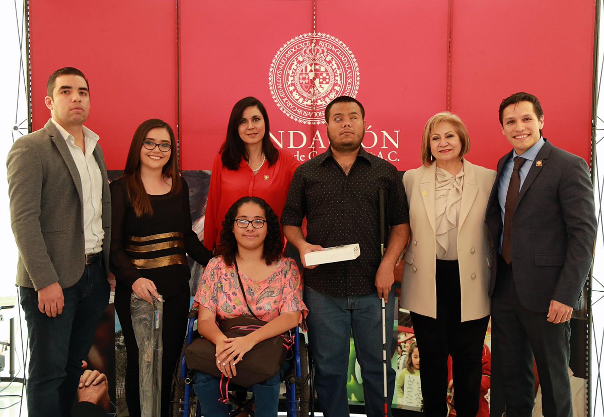 Entrega UdeG equipo para estudiantes con discapacidad