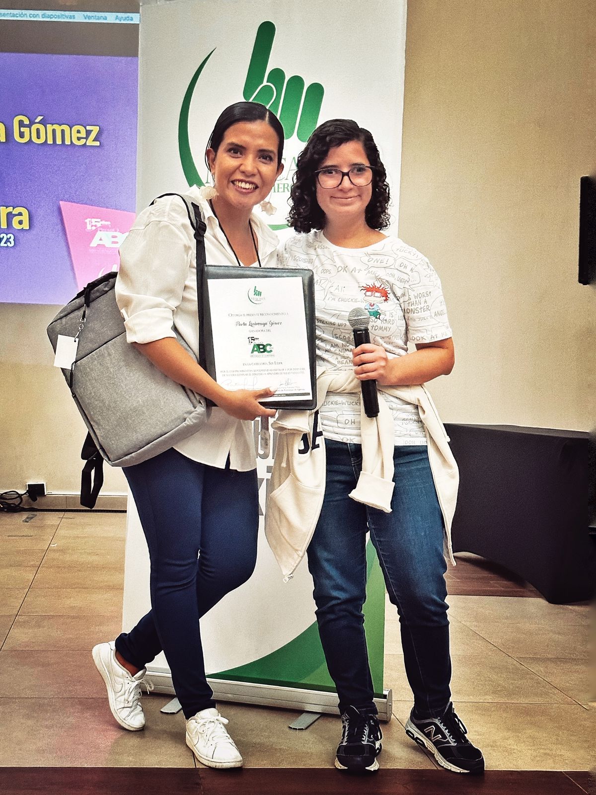 Paola Lizarrága Gómez ganadora del Premio ABC en la categoría Ser Líder
